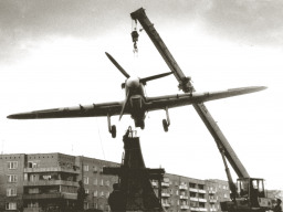 Памятник самолёт "Хаукер-Харрикейн"