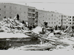 Начало 1980х гг. Разбор бараков на улице Комсомольская. Позже там был построен детский сад №12 