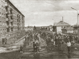 Поселок Ревда. Первомайская демонстрация трудящихся. 1980-е