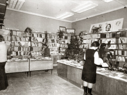 В книжном магазине на ул.Кузина. 1976 год