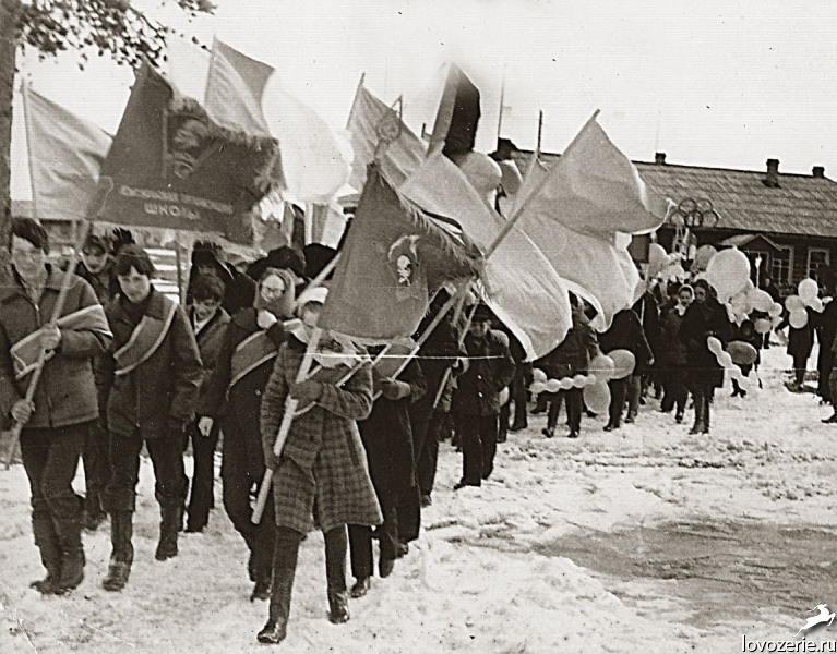 На демонстрации трудящихся. 1980-е