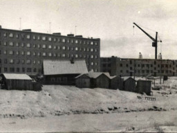 с.Ловозеро. 1976 г. Строящееся  здание Колхозная-17. Ныне Вокуева-17