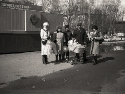 На Первомайской демонстрации трудящихся. Ловозеро - 1980-е