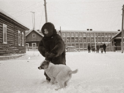 Мальчик со своей собакой. Ловозеро. 1976 год