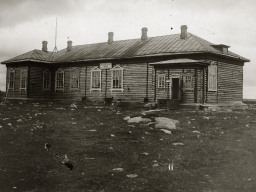 Больница в селе Ловозеро. 1930-е