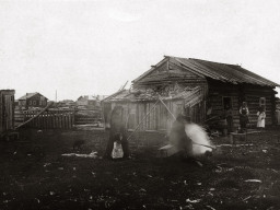 В селе Ловозеро. 1930-е