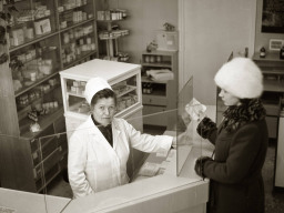 В аптеке села Ловозеро. Конец 1980-х