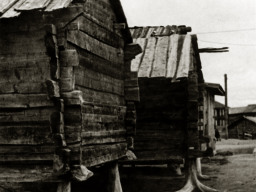 Амбары в с.Ловозеро. 1940 год