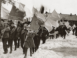 На демонстрации трудящихся. 1980-е