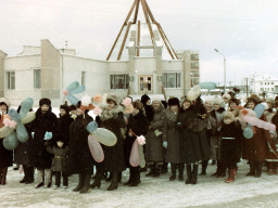 На демонстрации трудящихся. Ловозеро. 1980-е