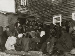 Поездка членов Мурманского окрисполкома в Ловозеро. 1929 г.