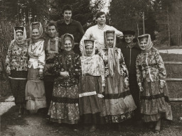 Участники саамского фольклорного ансамбля «Ойяр» в г.Таллине на научной конференции «Свадебный обряд народов финно-угорской группы». Отябрь 1986 г.