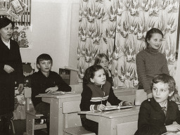 Урок саамского языка. Преподаватель Коркина Екатерина Николаевна. 1980-е