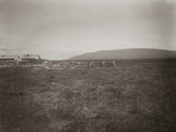 Вида на гору Вавнбедт из села Ловозеро. 1920-е