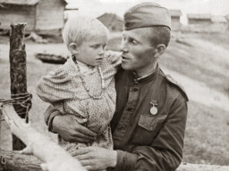 Приезд отца-саама Сорванова Артамона Александровича в родное село. Ловозеро. 1945 г.