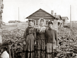 Саамские девушки.  Село Ловозеро. 1958 г.