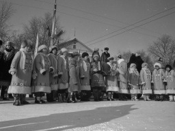 Открытие I областного фестиваля фольклора народностей севера и XVII районного Праздника Севера. Выступление народного ансамбля «Луяврь». 1988 г.