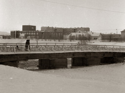 Зимний вид на мост через реку Вирму и улицу Советскую. 1988 г.