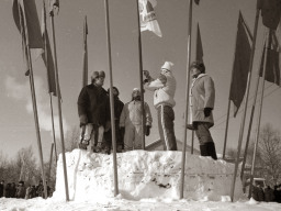 Открытие XVII районного Праздника Севера в Ловозере. Подъем флага.  1988 г.