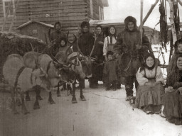 Оленья упраяжка Максима Рочева в селе Ловозеро. 1925 г.