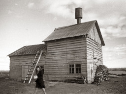 Колхозная электростанция в селе Ловозере. 1949 г.