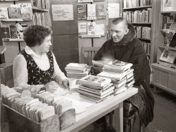 В библиотеке с.Ловозера. 1970 год