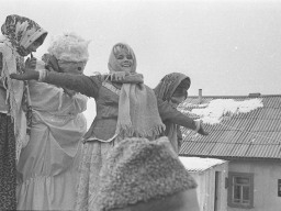 Ловозеро. Проводы зимы. Слева направо- Конькова Галина, Юшкова Тамара .1970 год