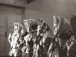 Ловозерская школа-интернат. Саамский танец.  1970 год