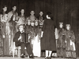 Выступление участников Ловозерского саамского хора в Киркенесе. 1960 год