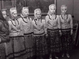 Репетиция саамского хора перед выступлением в Ловозерском ДК. 1971 год