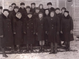 Работники районного комитета партии и районного комитета комсомола с. Ловозеро. 1950 год