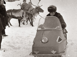 Новый вид техники в совхозе «Тундра» - мотонарты. 1972 год