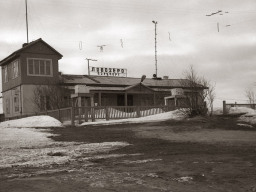 Здание Ловозерского аэропорта. 1977 год
