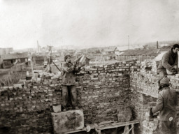 Строиельство дома по улице Хибинская. Ловозеро. 1975 год