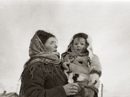 Чумработница Юлина Валентина Гавриловна с дочерью Леной