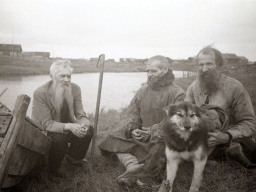 Жители села Ловозеро - колхозники колхоза "Тундра". 1949 год
